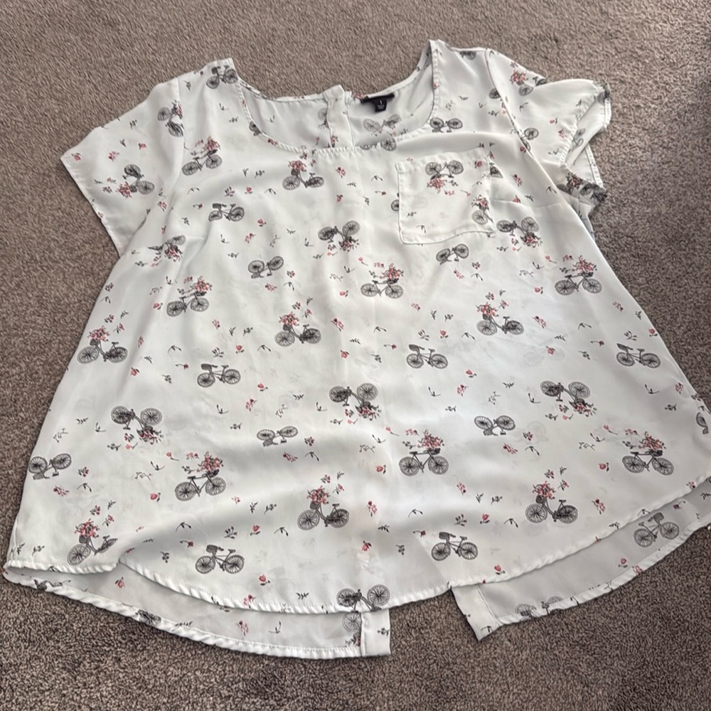 Bicycle print blouse, Torrid button up back EUC short sleeve plus size top